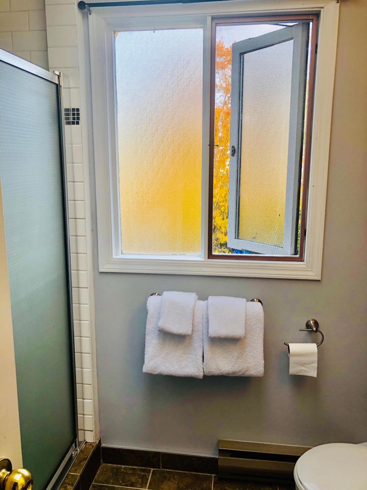 Bed and Breakfast The Sunshine House-Free Parking Ванкувер Номер фото