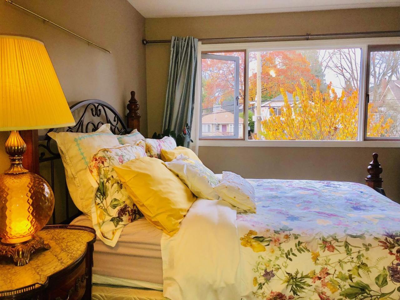 Bed and Breakfast The Sunshine House-Free Parking Ванкувер Экстерьер фото